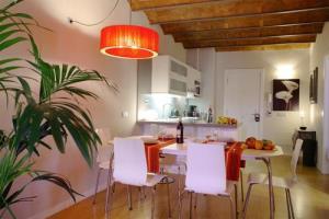 Aspasios Las Ramblas Apartments Barcelona Exterior photo